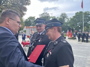 Wóz OSP Wieluń już oficjalnie nosi imię Mietek, został poświęcony i przekazany jednostce